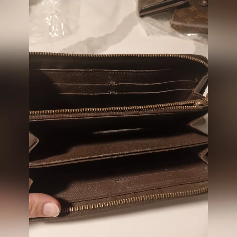 Authentic Louis Vuitton Damier Ebene Canvas Long Zippy Wallet / Organizer - Picture 10 of 14